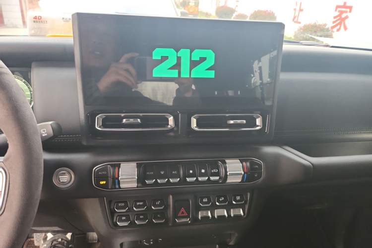 Used 212 T01 2025 2.0T Changfeng Audio And AC Panel