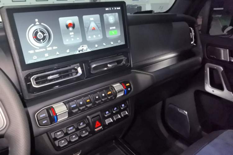 Used 212 T01 2025 2.0T Changfeng Audio And AC Panel