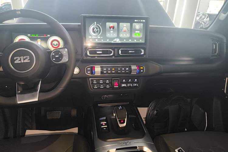 Used 212 T01 2025 2.0T Changfeng Audio And AC Panel