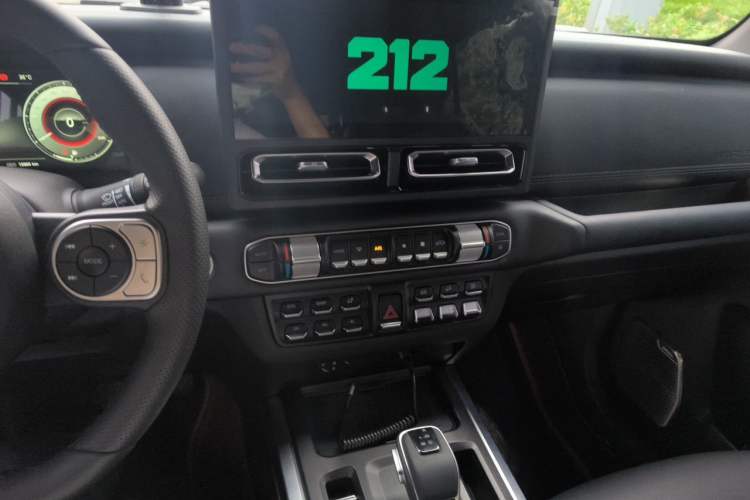 Used 212 T01 2025 Model 2.0T Inspector Audio And AC Panel