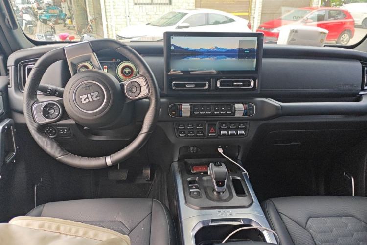 Used 212 T01 2025 2.0T Changfeng Center Console