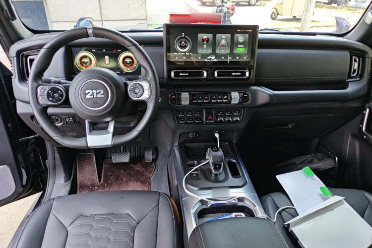 Used 212 T01 2025 2.0T Changfeng Center Console