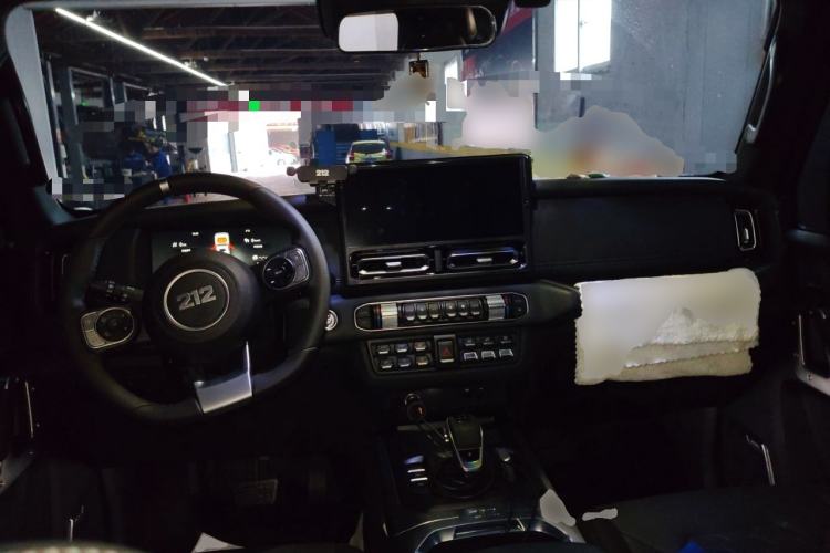 Used 212 T01 2025 2.0T Changfeng Center Console