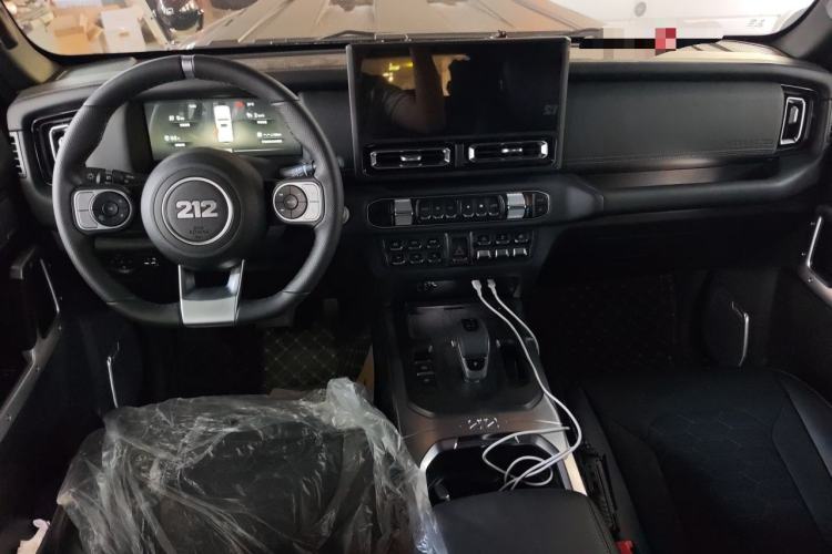 Used 212 T01 2025 Model 2.0T Diesel Center Console