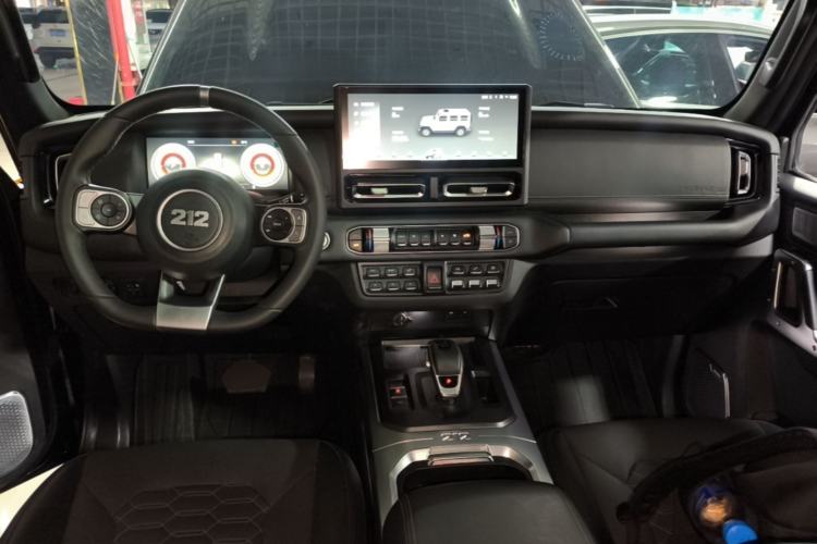 Used 212 T01 2025 2.0T Changfeng Center Console