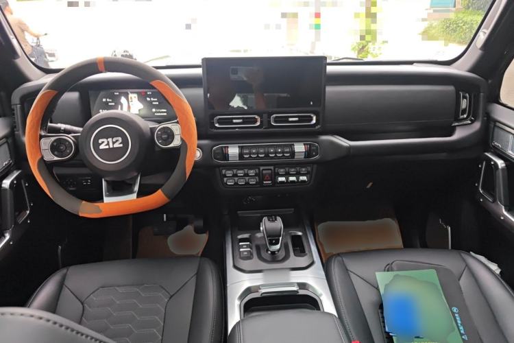 Used 212 T01 2025 2.0T Changfeng Center Console