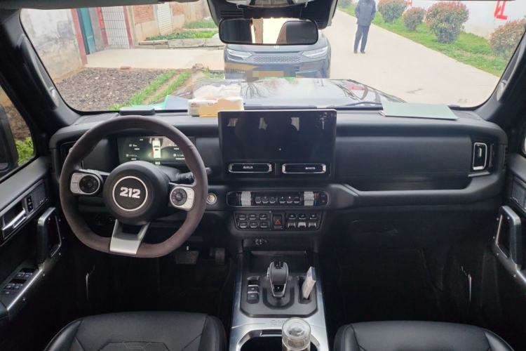 Used 212 T01 2025 2.0T Changfeng Center Console