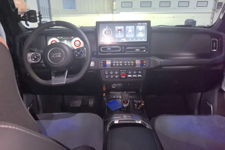 Used 212 T01 2025 2.0T Changfeng Center Console