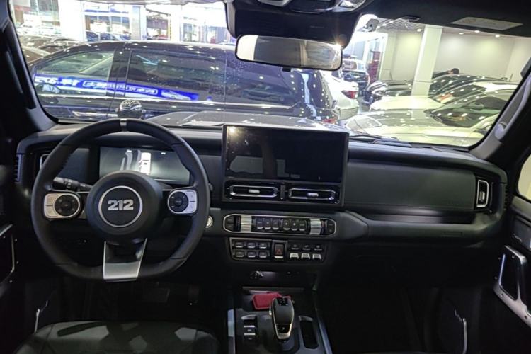 Used 212 T01 2025 2.0T Changfeng Center Console