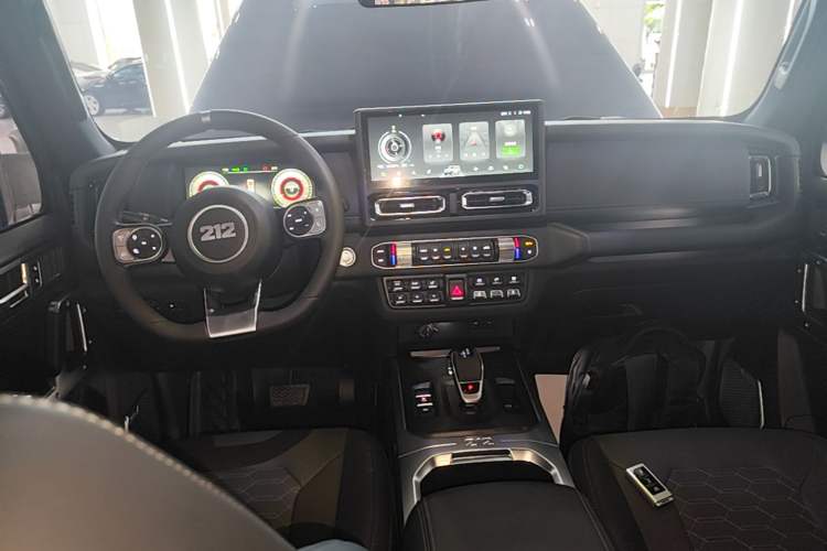 Used 212 T01 2025 2.0T Changfeng Center Console