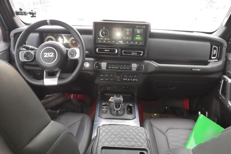 Used 212 T01 2025 2.0T Changfeng Center Console