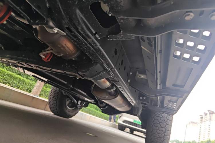 Used 212 T01 2025 2.0T Changfeng Chassis Front Left