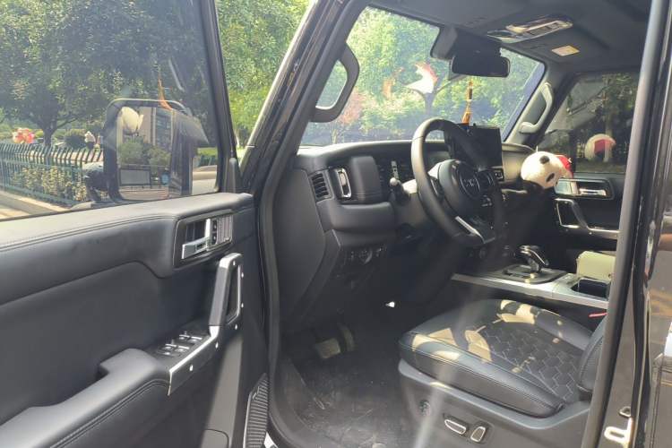 Used 212 T01 2025 2.0T Changfeng Driver Seat