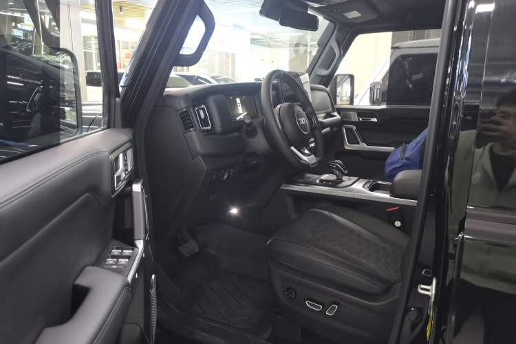 Used 212 T01 2025 2.0T Changfeng Driver Seat