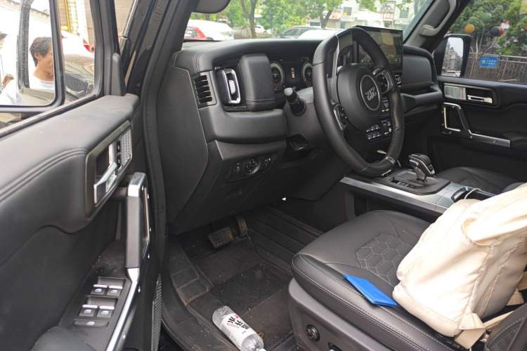 Used 212 T01 2025 2.0T Changfeng Driver Seat