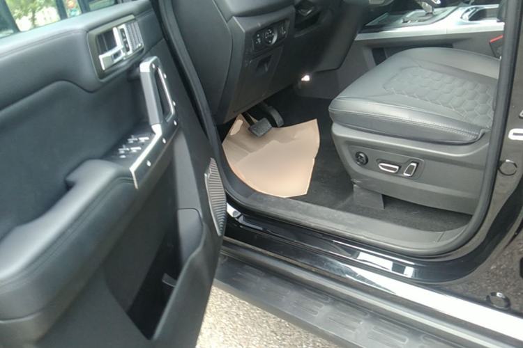 Used 212 T01 2025 Model 2.0T Diesel Driver Seat