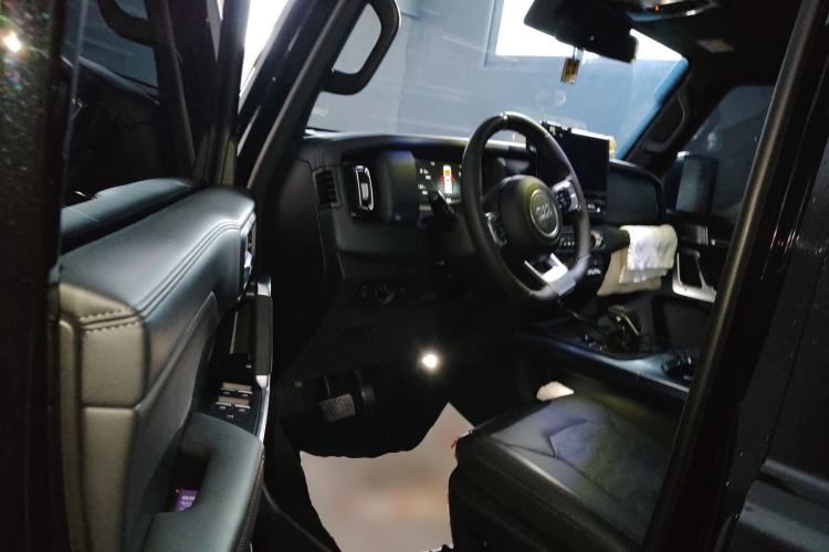 Used 212 T01 2025 2.0T Changfeng Driver Seat