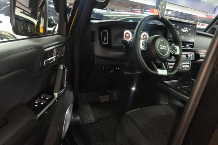 Used 212 T01 2025 2.0T Changfeng Driver Seat