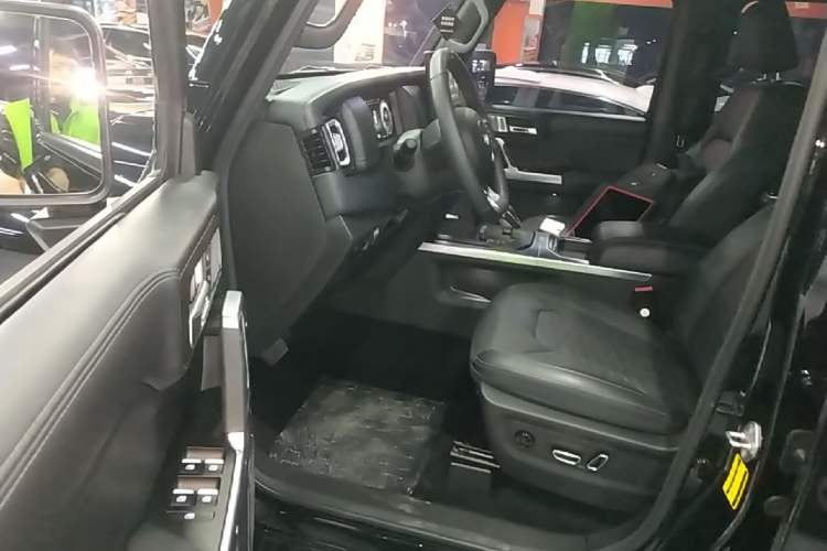 Used 212 T01 2025 2.0T Changfeng Driver Seat