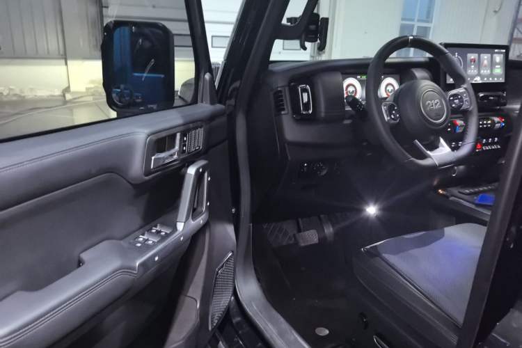 Used 212 T01 2025 2.0T Changfeng Driver Seat