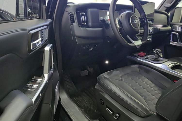 Used 212 T01 2025 2.0T Changfeng Driver Seat