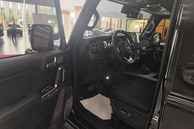 Used 212 T01 2025 2.0T Changfeng Driver Seat