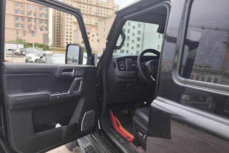 Used 212 T01 2025 2.0T Changfeng Driver Seat