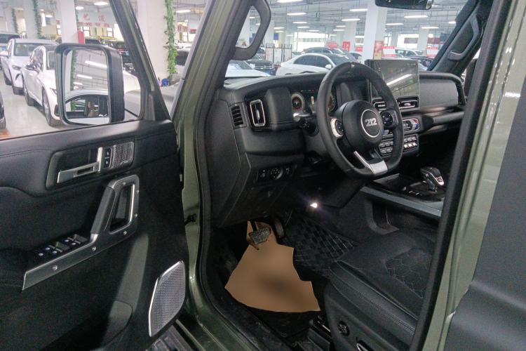 Used 212 T01 2025 2.0T Changfeng Driver Seat