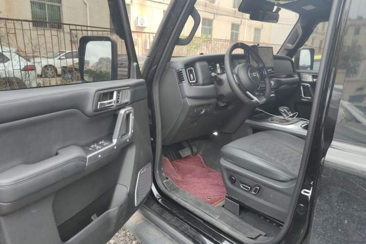 Used 212 T01 2025 Model 2.0T Diesel Driver Seat