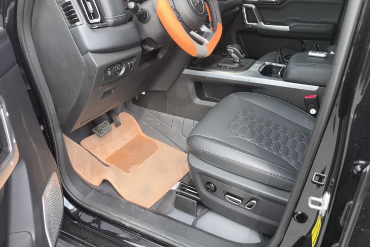 Used 212 T01 2025 2.0T Changfeng Driver Seat
