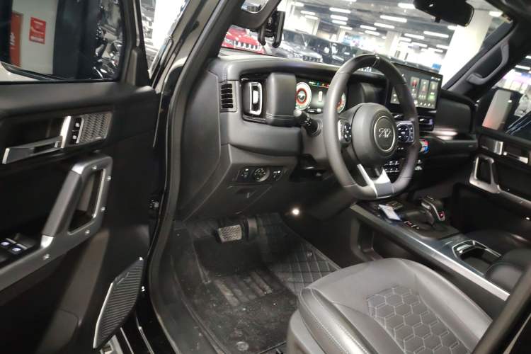 Used 212 T01 2025 2.0T Changfeng Driver Seat