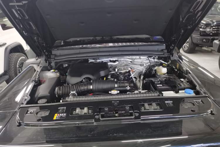Used 212 T01 2025 2.0T Changfeng Engine Bay
