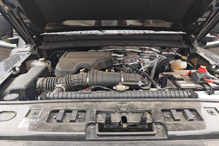 Used 212 T01 2025 2.0T Changfeng Engine Bay