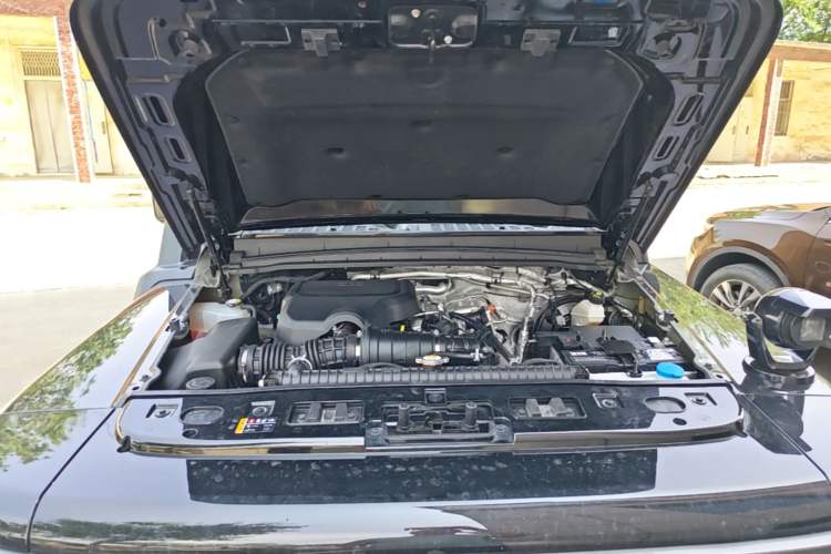 Used 212 T01 2025 2.0T Changfeng Engine Bay