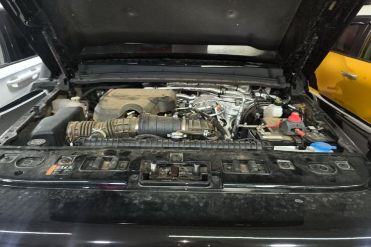 Used 212 T01 2025 2.0T Changfeng Engine Bay