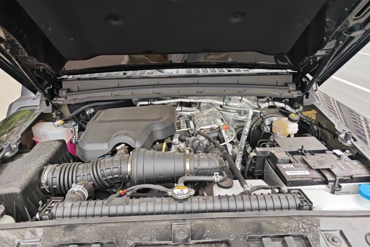 Used 212 T01 2025 2.0T Changfeng Engine Bay