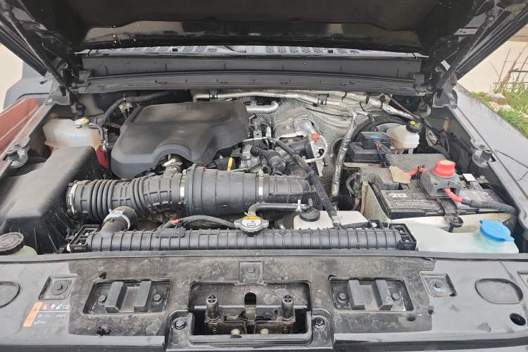 Used 212 T01 2025 2.0T Changfeng Engine Bay