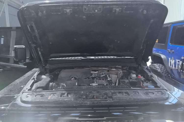 Used 212 T01 2025 2.0T Changfeng Engine Bay