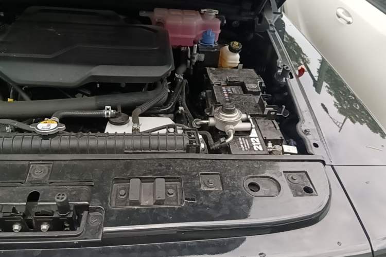 Used 212 T01 2025 Model 2.0T Diesel Engine Bay Left