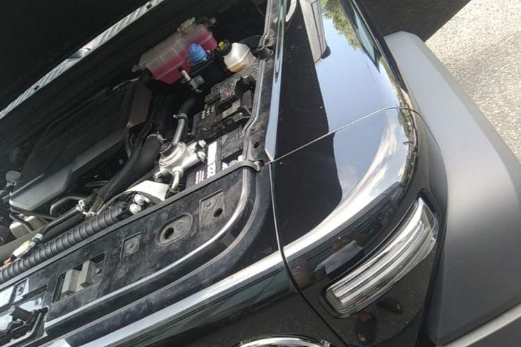 Used 212 T01 2025 Model 2.0T Diesel Engine Bay Left