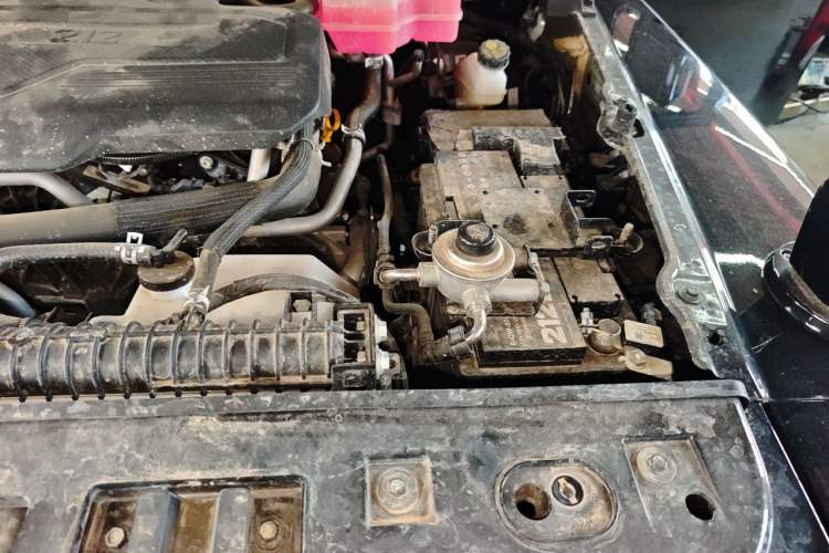 Used 212 T01 2025 Model 2.0T Diesel Engine Bay Left