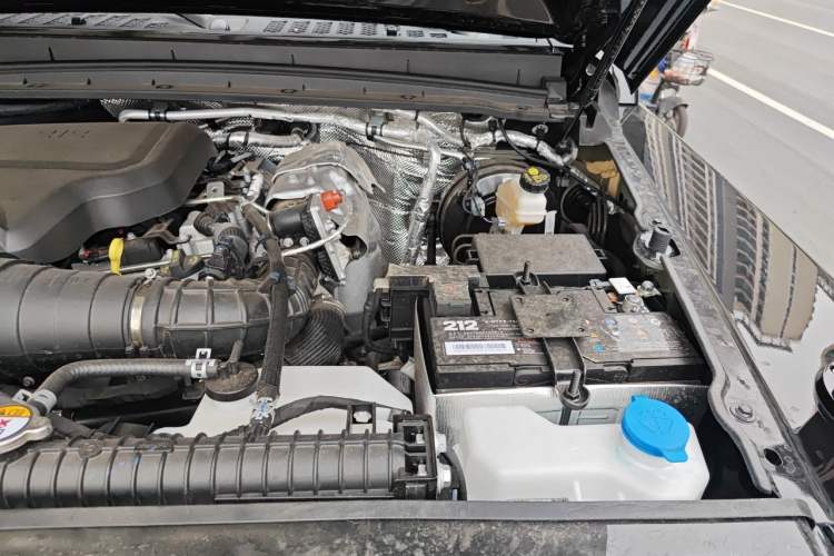 Used 212 T01 2025 2.0T Changfeng Engine Bay Left