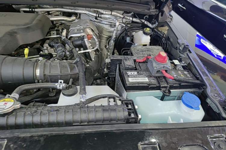 Used 212 T01 2025 2.0T Changfeng Engine Bay Left