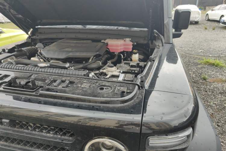 Used 212 T01 2025 Model 2.0T Diesel Engine Bay Left