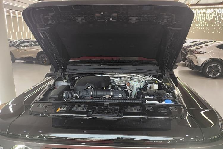 Used 212 T01 2025 2.0T Changfeng Engine Bay