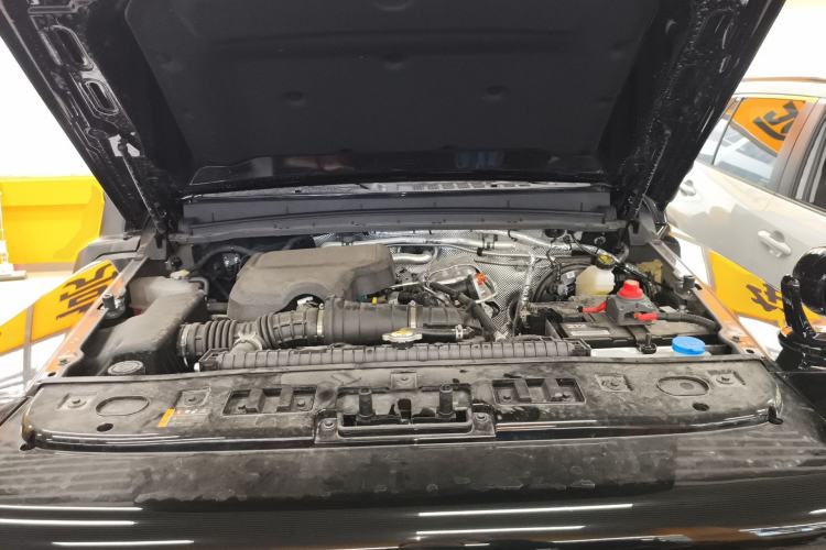 Used 212 T01 2025 2.0T Changfeng Engine Bay