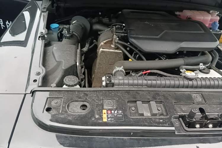 Used 212 T01 2025 Model 2.0T Diesel Engine Bay Right
