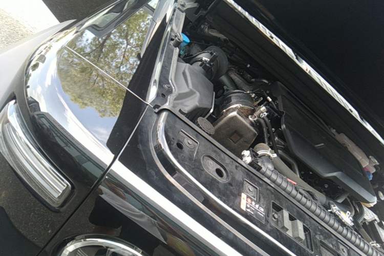 Used 212 T01 2025 Model 2.0T Diesel Engine Bay Right
