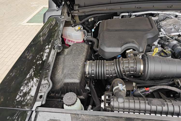 Used 212 T01 2025 2.0T Changfeng Engine Bay Right