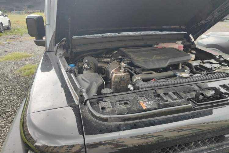 Used 212 T01 2025 Model 2.0T Diesel Engine Bay Right